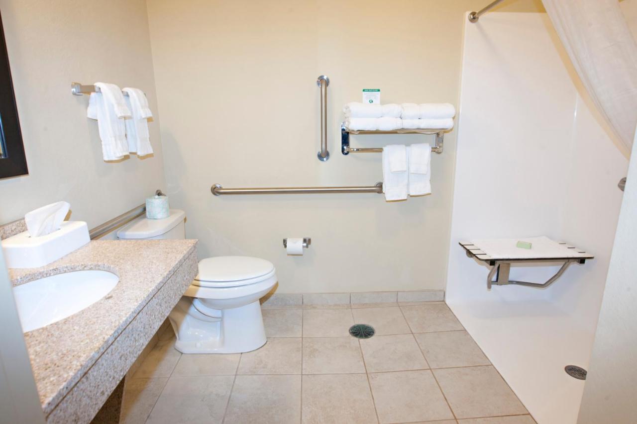 Queen Room - Disability Access at Cobblestone Inn & Suites - Langdon
