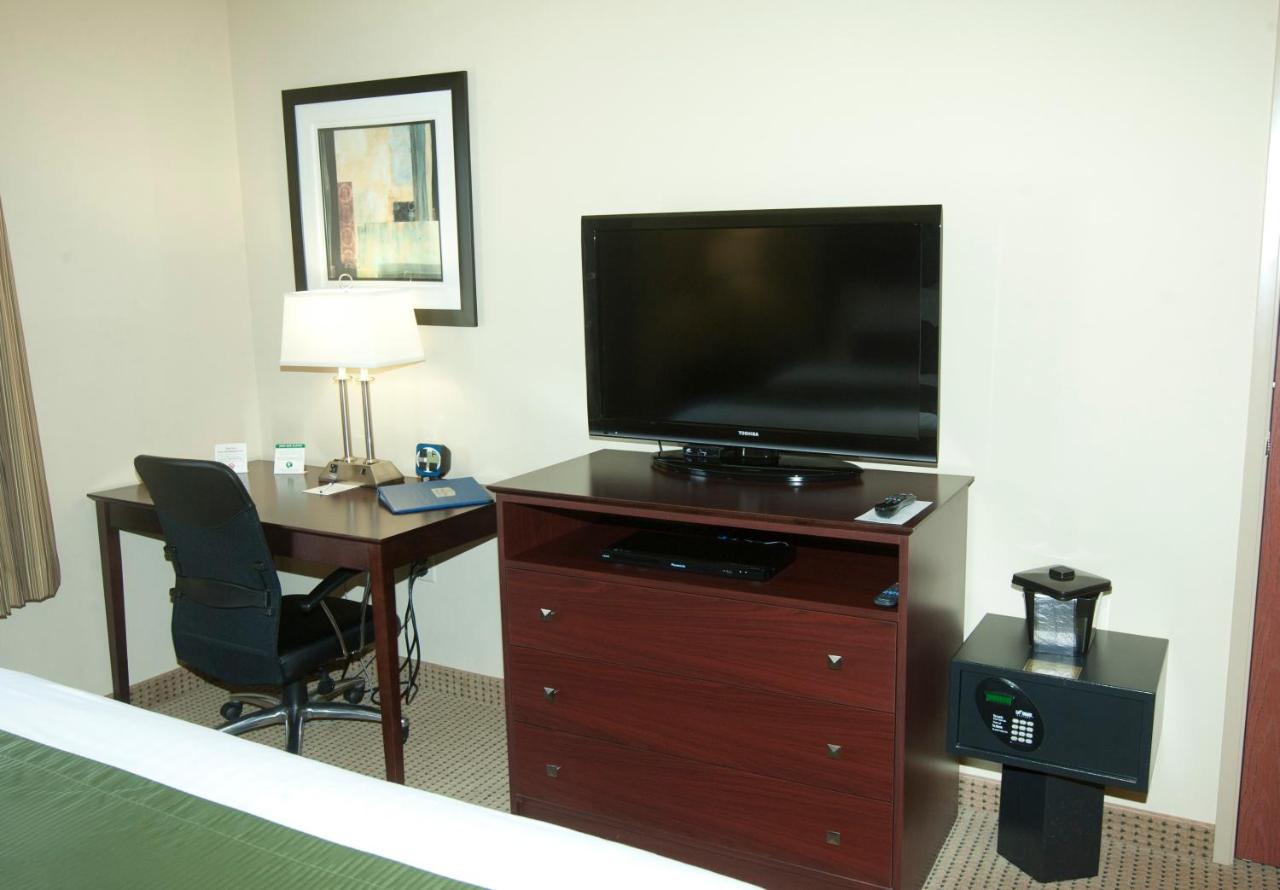 King Room - Disability Access at Cobblestone Inn & Suites - Langdon