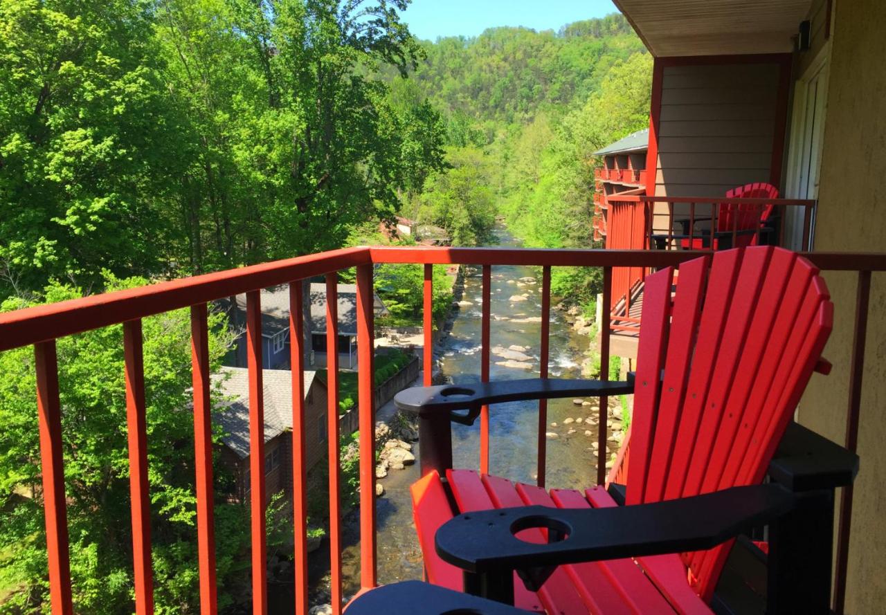 King Room with River View - Disability Access/Non-Smoking at Baymont by Wyndham Gatlinburg On The River