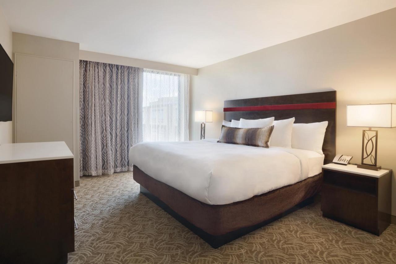 Standard Room at Radisson Hotel Schaumburg