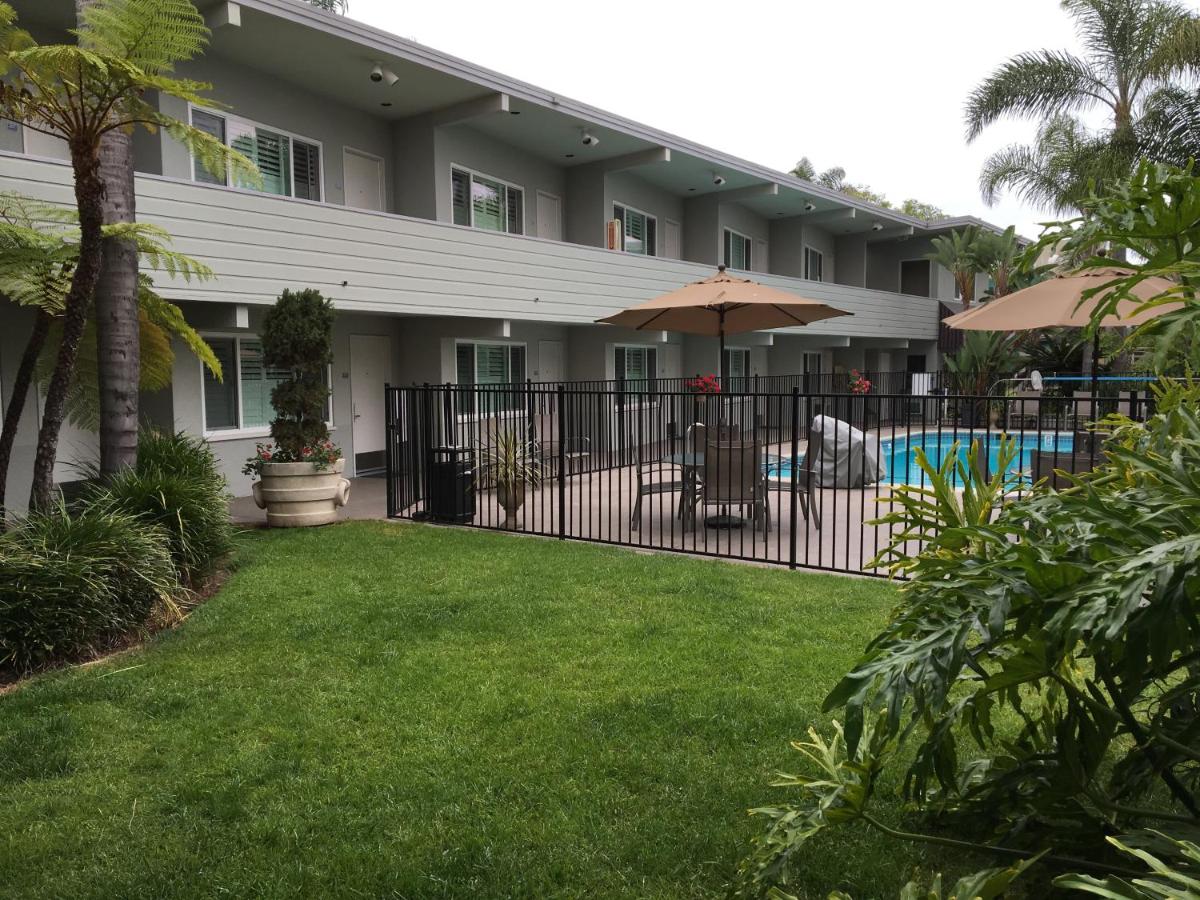  | La Avenida Inn