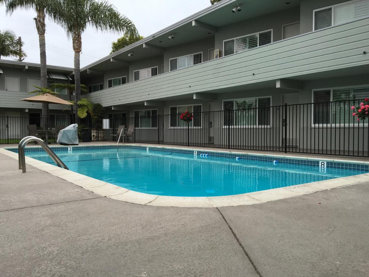  | La Avenida Inn