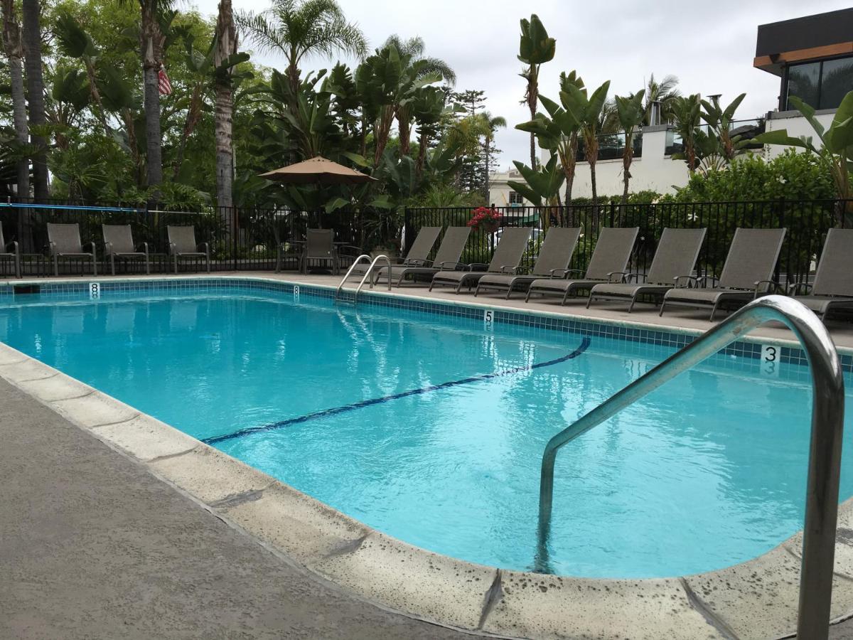  | La Avenida Inn