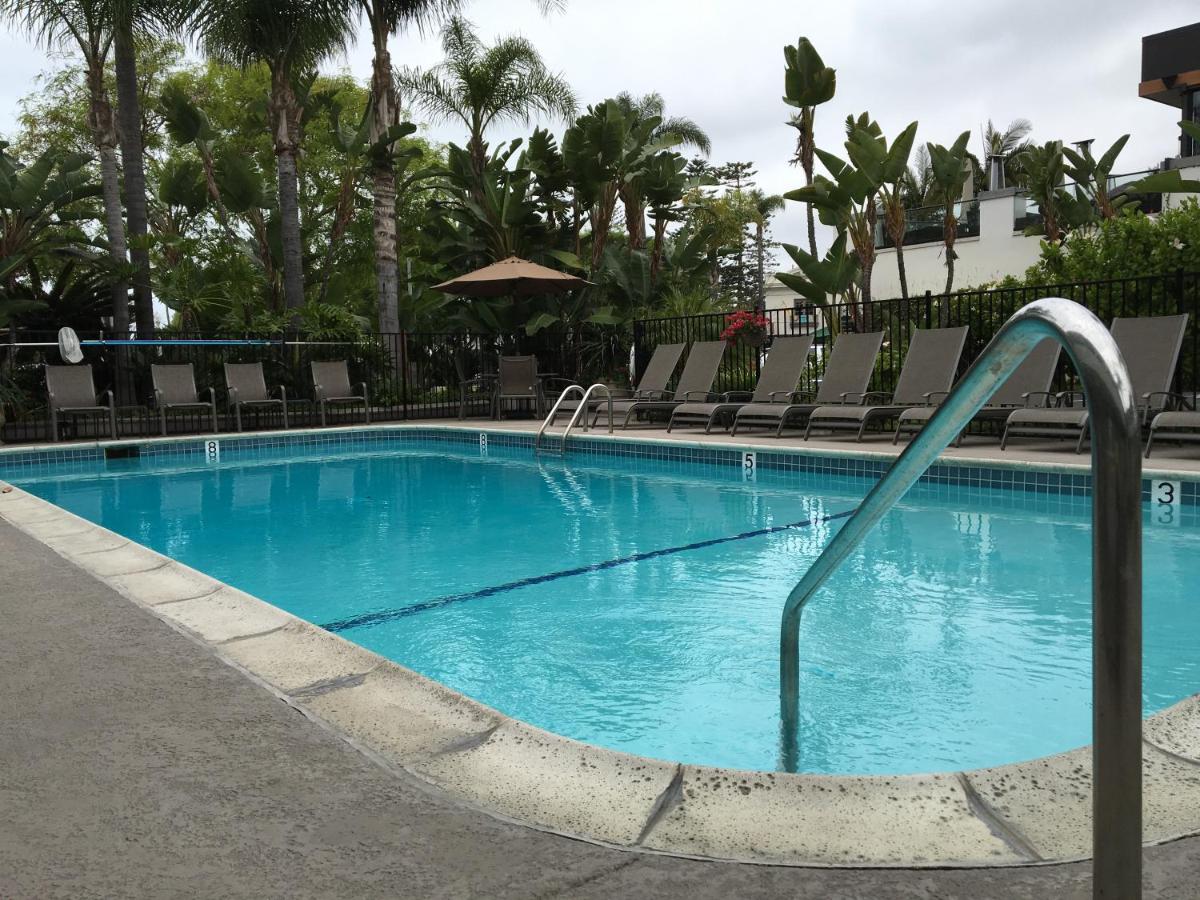  | La Avenida Inn