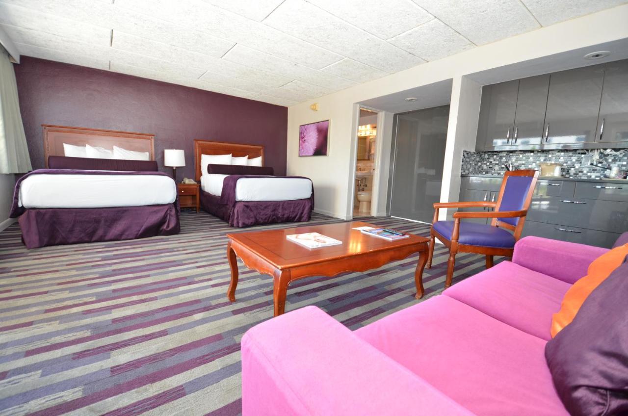 Deluxe Suite at Sea Club Resort