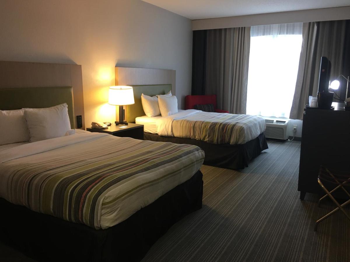 Queen Room with Two Queen Beds - Disability Access/ Non-Smoking at Country Inn & Suites by Radisson, Camp Springs (Andrews Air Force Base), MD