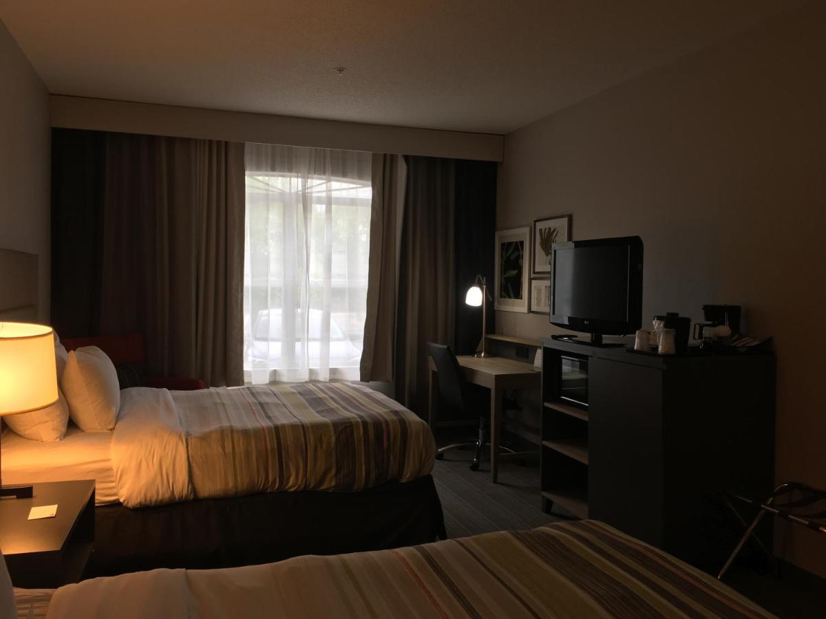 Queen Room with Two Queen Beds - Non-Smoking at Country Inn & Suites by Radisson, Camp Springs (Andrews Air Force Base), MD