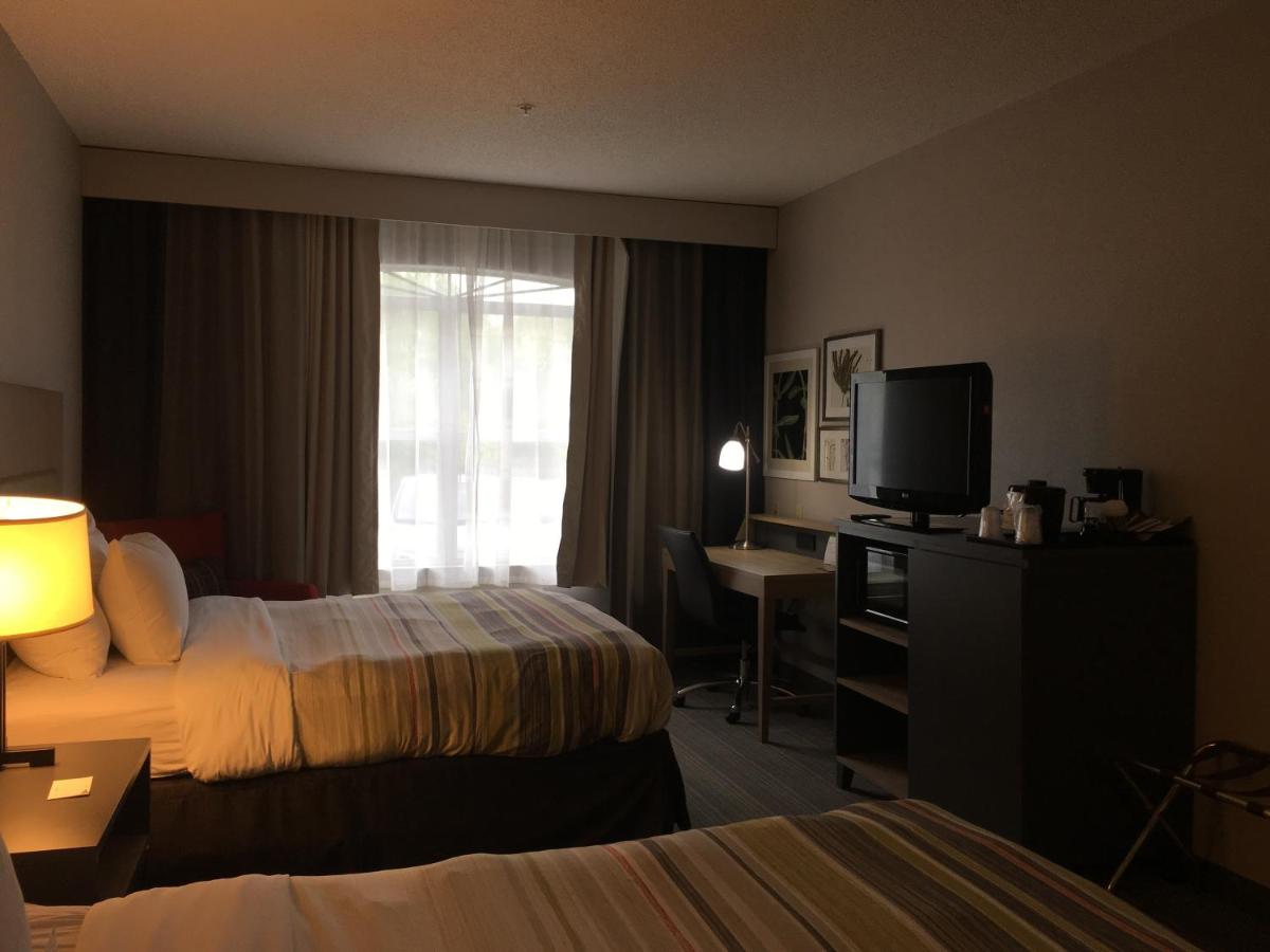 Queen Room with Two Queen Beds - Non-Smoking at Country Inn & Suites by Radisson, Camp Springs (Andrews Air Force Base), MD