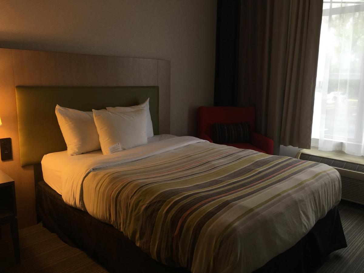 King Room with Kitchen - Non-Smoking at Country Inn & Suites by Radisson, Camp Springs (Andrews Air Force Base), MD