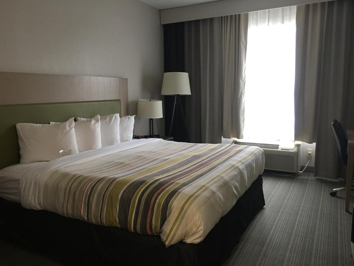 King Room Hearing Accessible - Non-Smoking at Country Inn & Suites by Radisson, Camp Springs (Andrews Air Force Base), MD