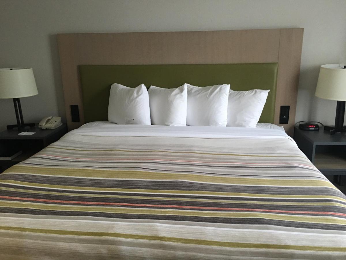 King Room - Non-Smoking at Country Inn & Suites by Radisson, Camp Springs (Andrews Air Force Base), MD