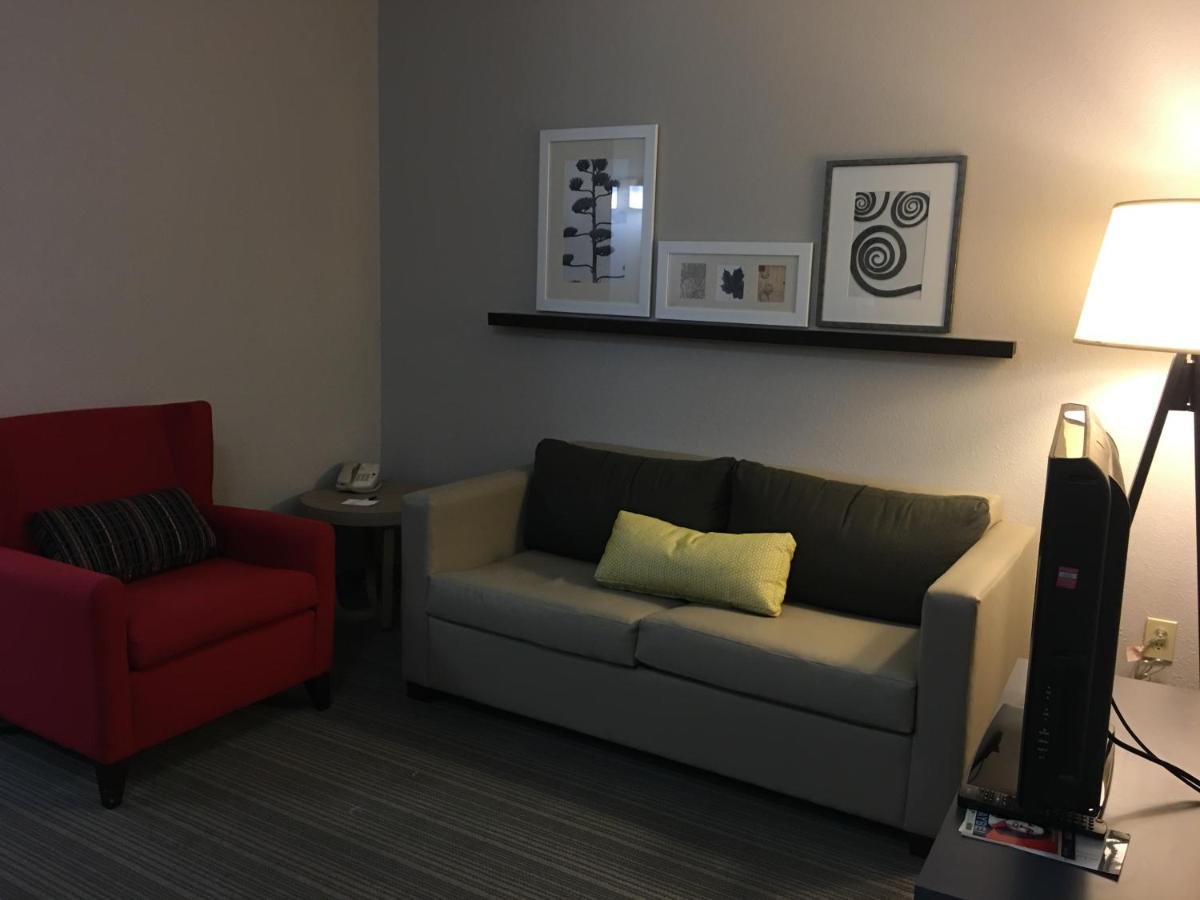 One-Bedroom King Suite Hearing Accessible - Non-Smoking at Country Inn & Suites by Radisson, Camp Springs (Andrews Air Force Base), MD