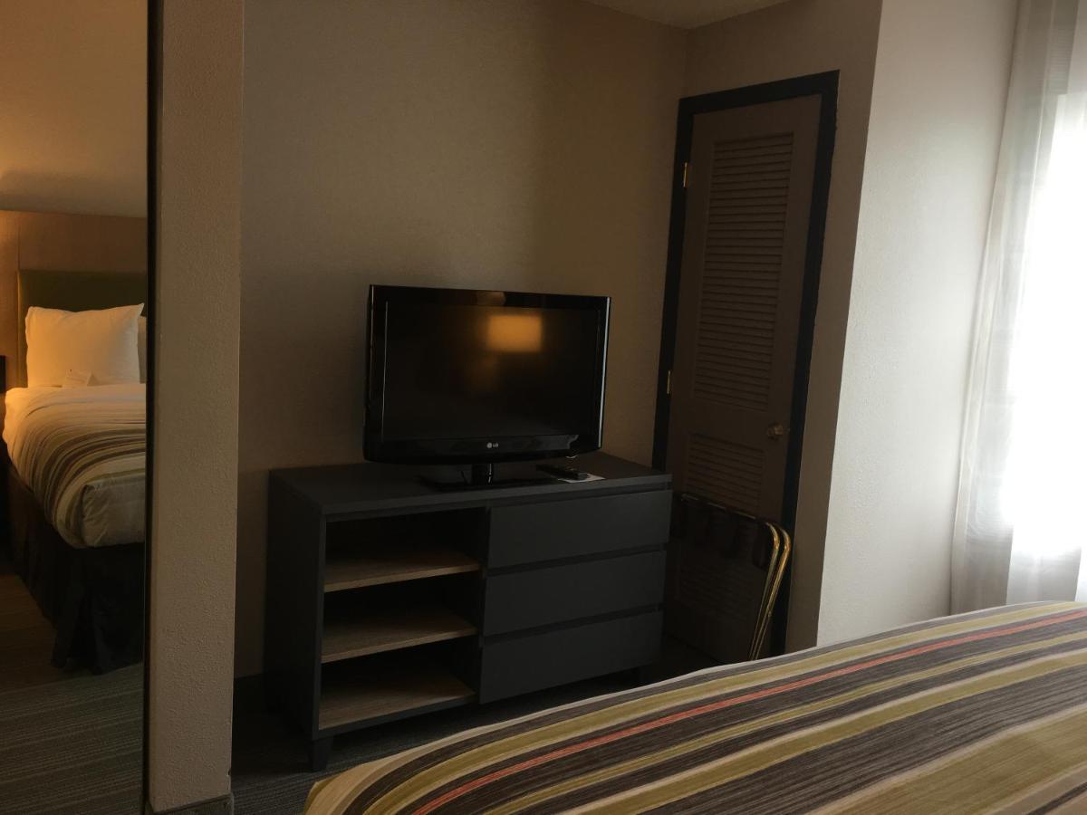 One-Bedroom King Suite Hearing Accessible - Non-Smoking at Country Inn & Suites by Radisson, Camp Springs (Andrews Air Force Base), MD