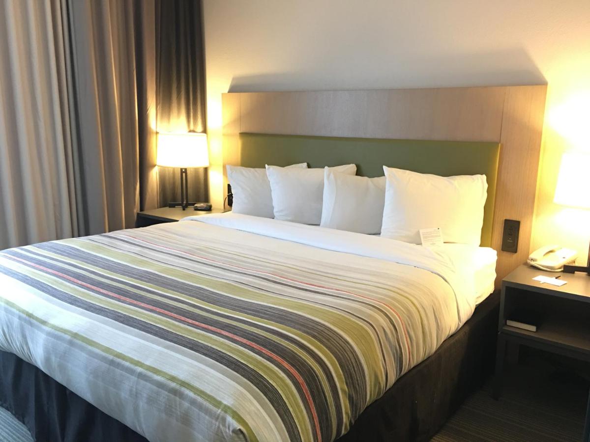 King Room Hearing Accessible - Non-Smoking at Country Inn & Suites by Radisson, Camp Springs (Andrews Air Force Base), MD