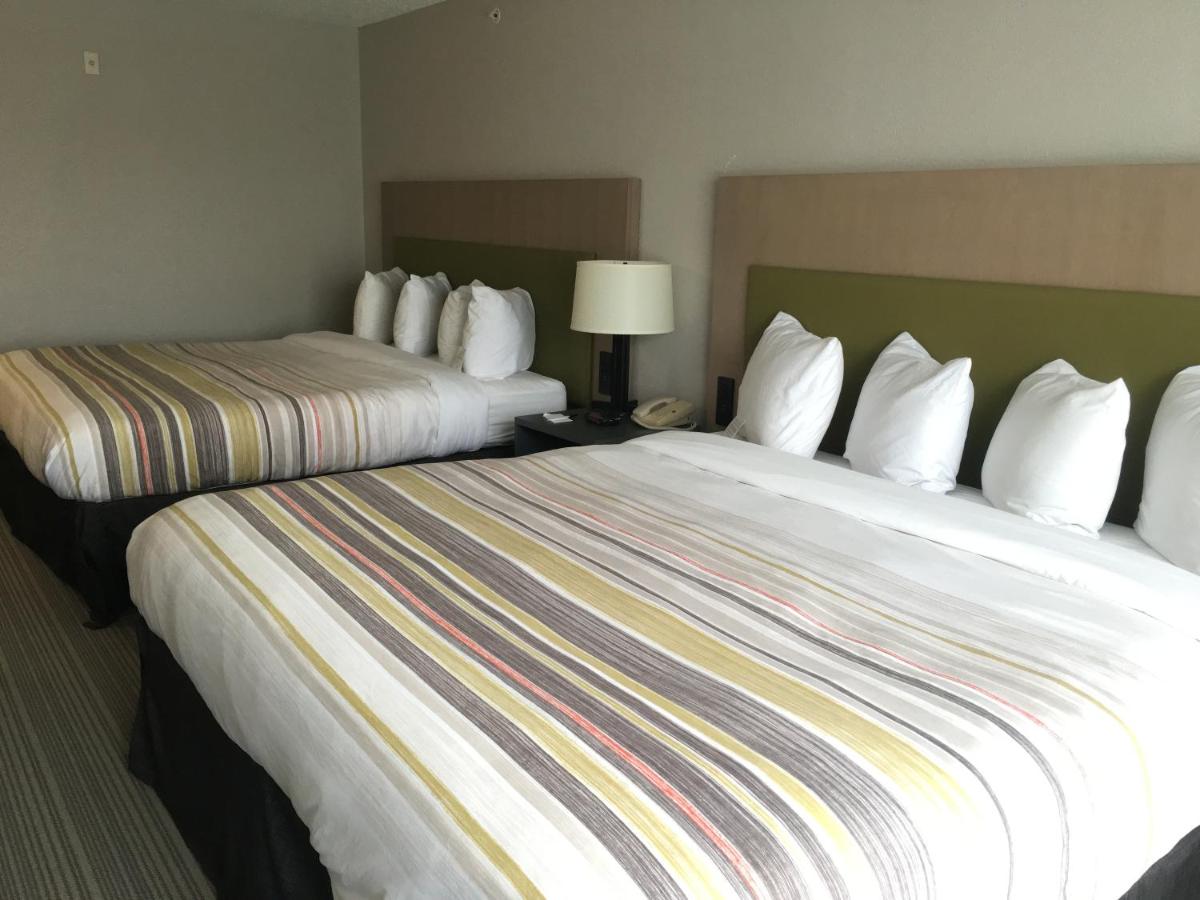 Queen Room with Two Queen Beds - Disability Access/ Non-Smoking at Country Inn & Suites by Radisson, Camp Springs (Andrews Air Force Base), MD