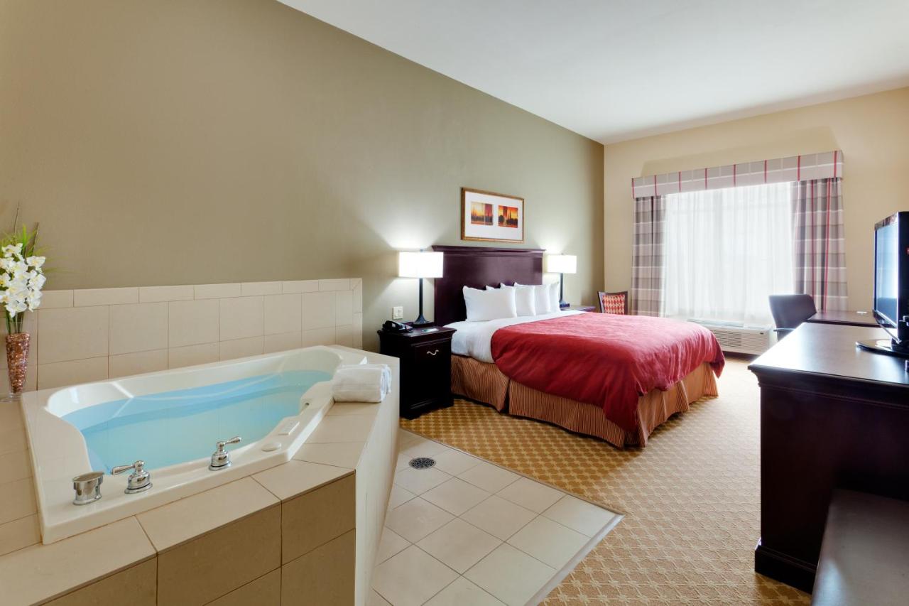 King Suite with Whirlpool at Country Inn & Suites by Radisson, Ithaca, NY