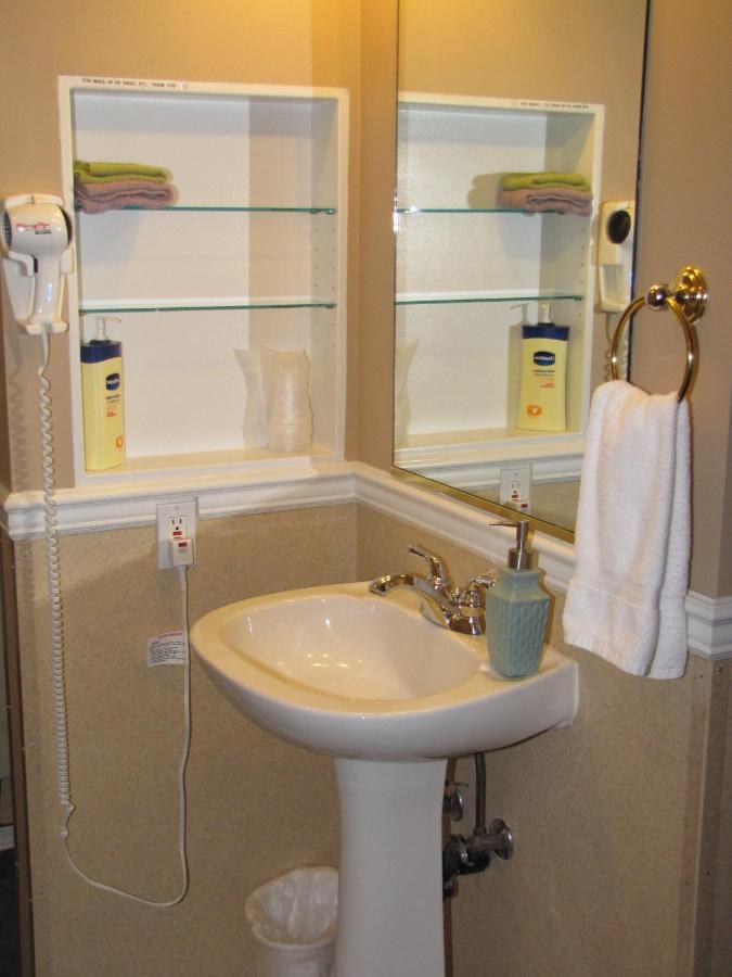 Queen Room with Private Bathroom at Copper Whale Inn