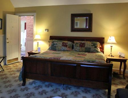 King Room at Kearsarge Inn
