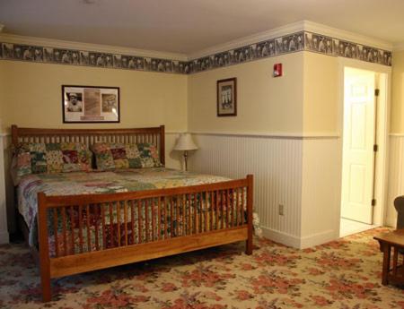 King Room at Kearsarge Inn
