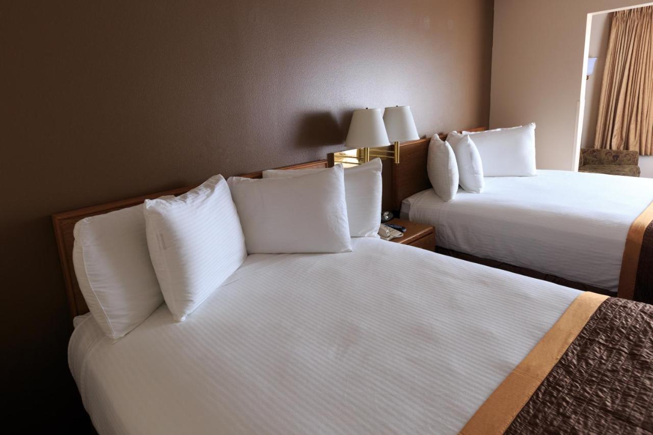 Double Queen Suite at New Victorian Suites