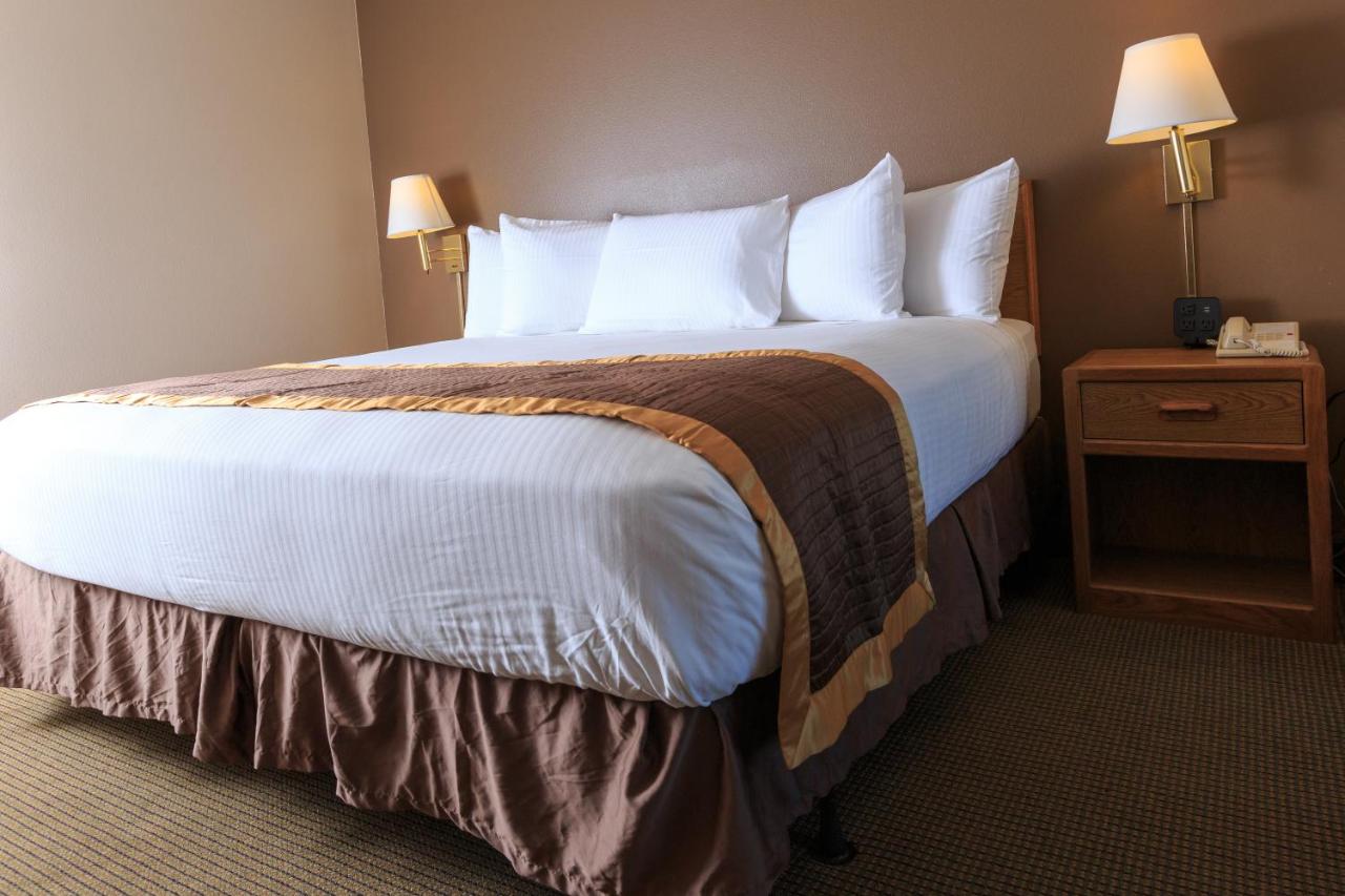 Double Queen Suite at New Victorian Suites