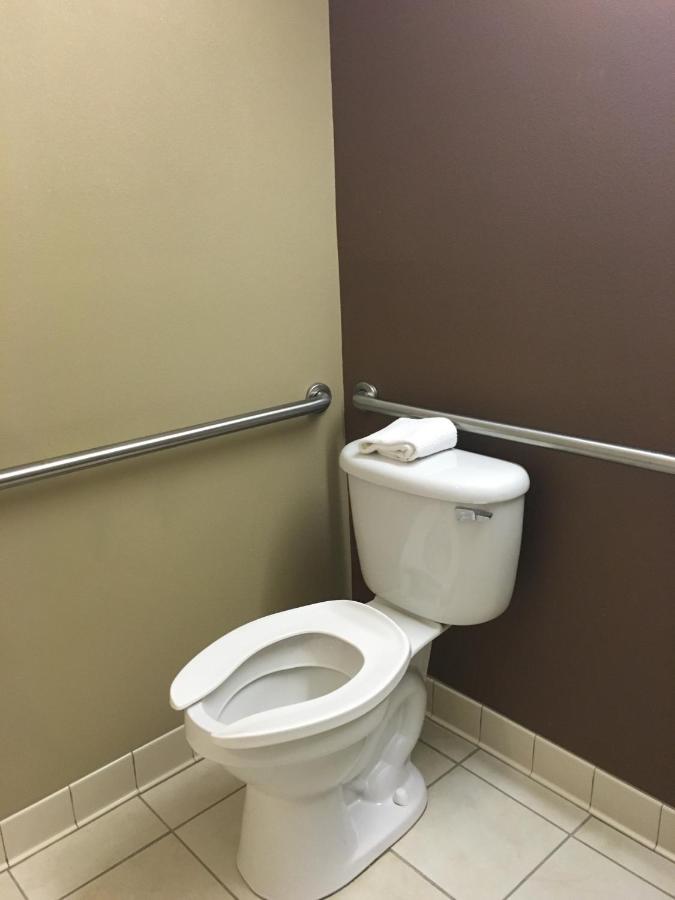 Queen Room - Disability Access/Non-Smoking at Microtel by Wyndham Perry National Fairground Area I-75