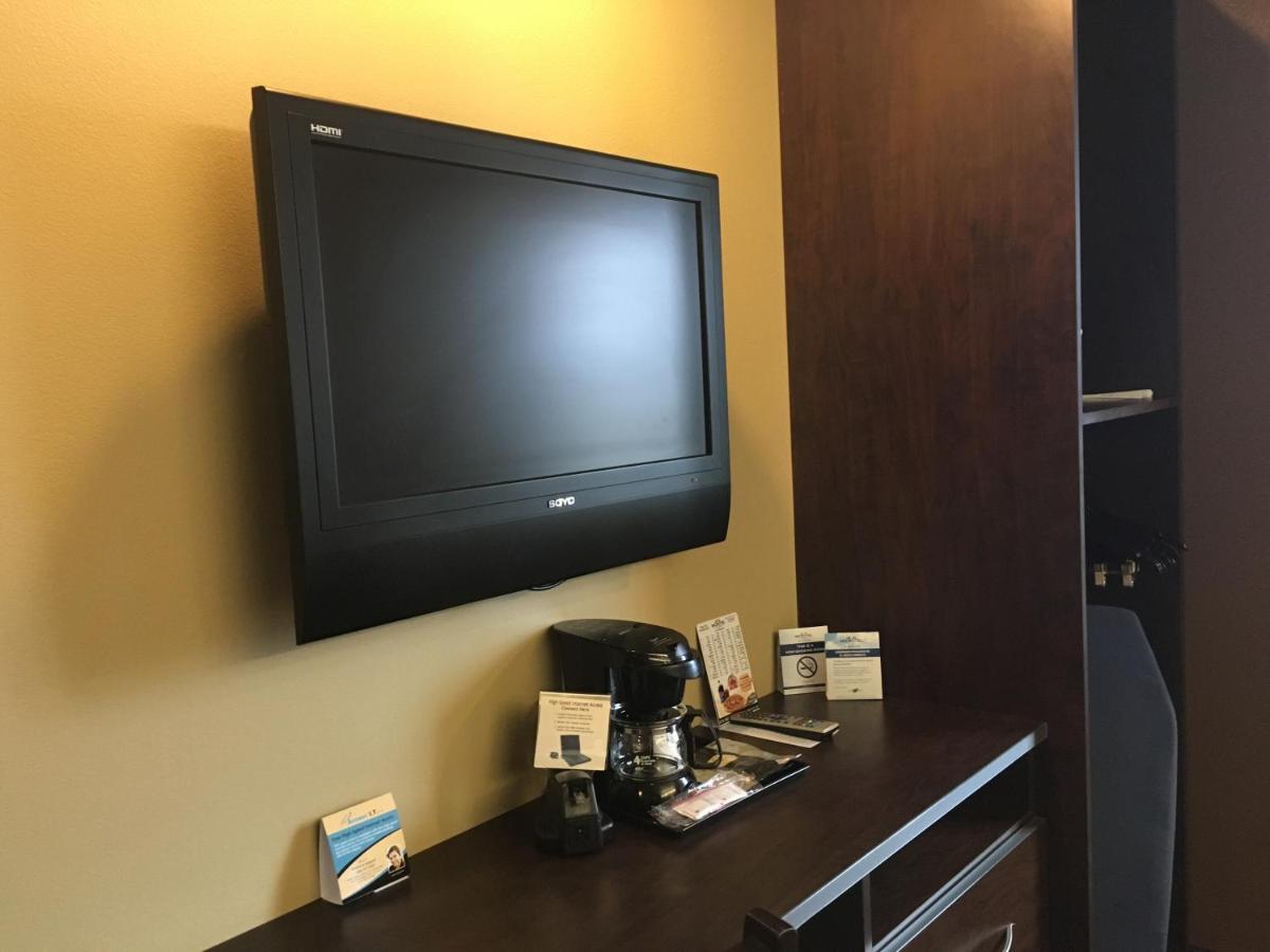 Queen Studio Suite - Mobility Accessible/Non-Smoking at Microtel by Wyndham Perry National Fairground Area I-75