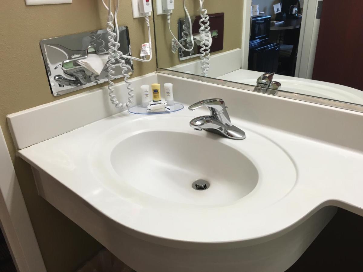Queen Room - Non-Smoking at Microtel by Wyndham Perry National Fairground Area I-75