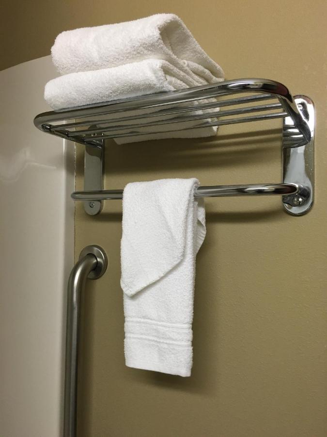 Queen Room - Non-Smoking at Microtel by Wyndham Perry National Fairground Area I-75