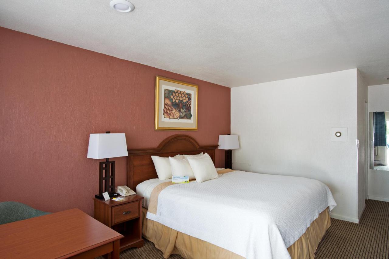 King Room- Non-Smoking at Days Inn by Wyndham Dover