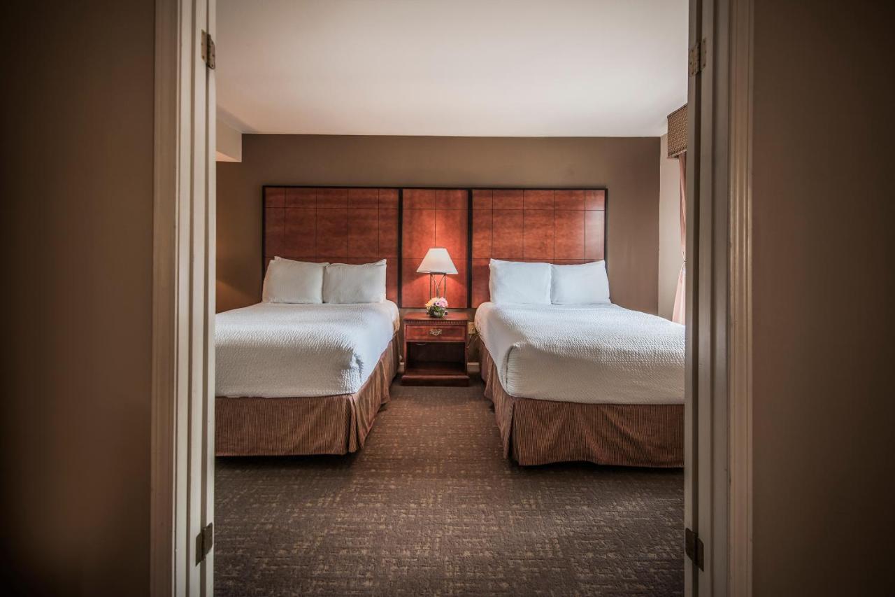 Standard Double Suite at Cloverleaf Suites Columbus - Dublin