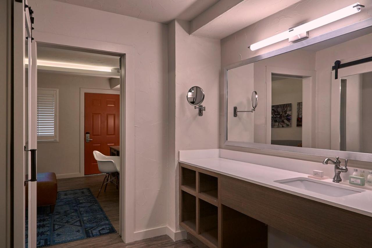 One-Bedroom King Suite at Fredericksburg Inn & Suites