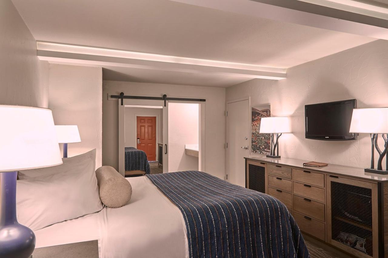 King Room at Fredericksburg Inn & Suites