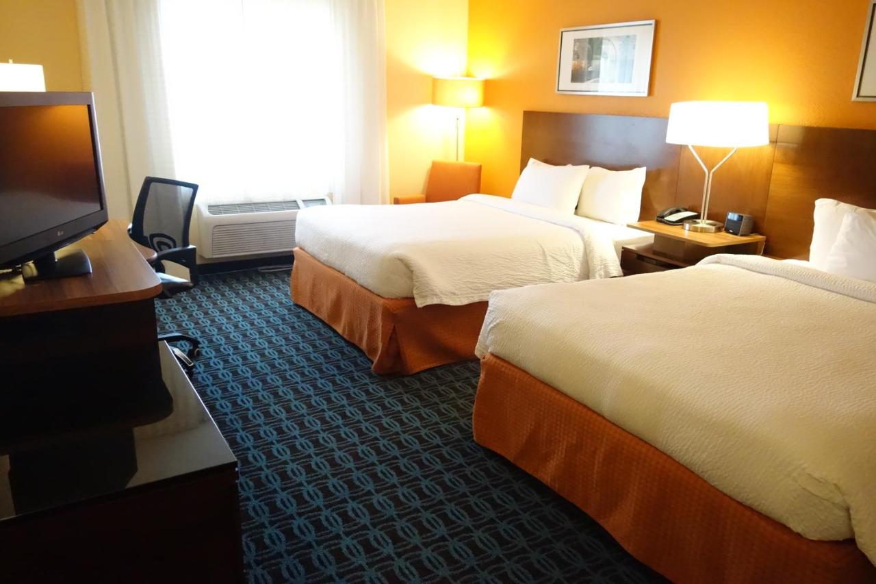 Queen Room with Two Queen Beds at Country Inn & Suites by Radisson, Phoenix Airport, AZ