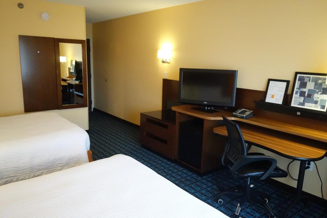 Queen Room with Two Queen Beds at Country Inn & Suites by Radisson, Phoenix Airport, AZ