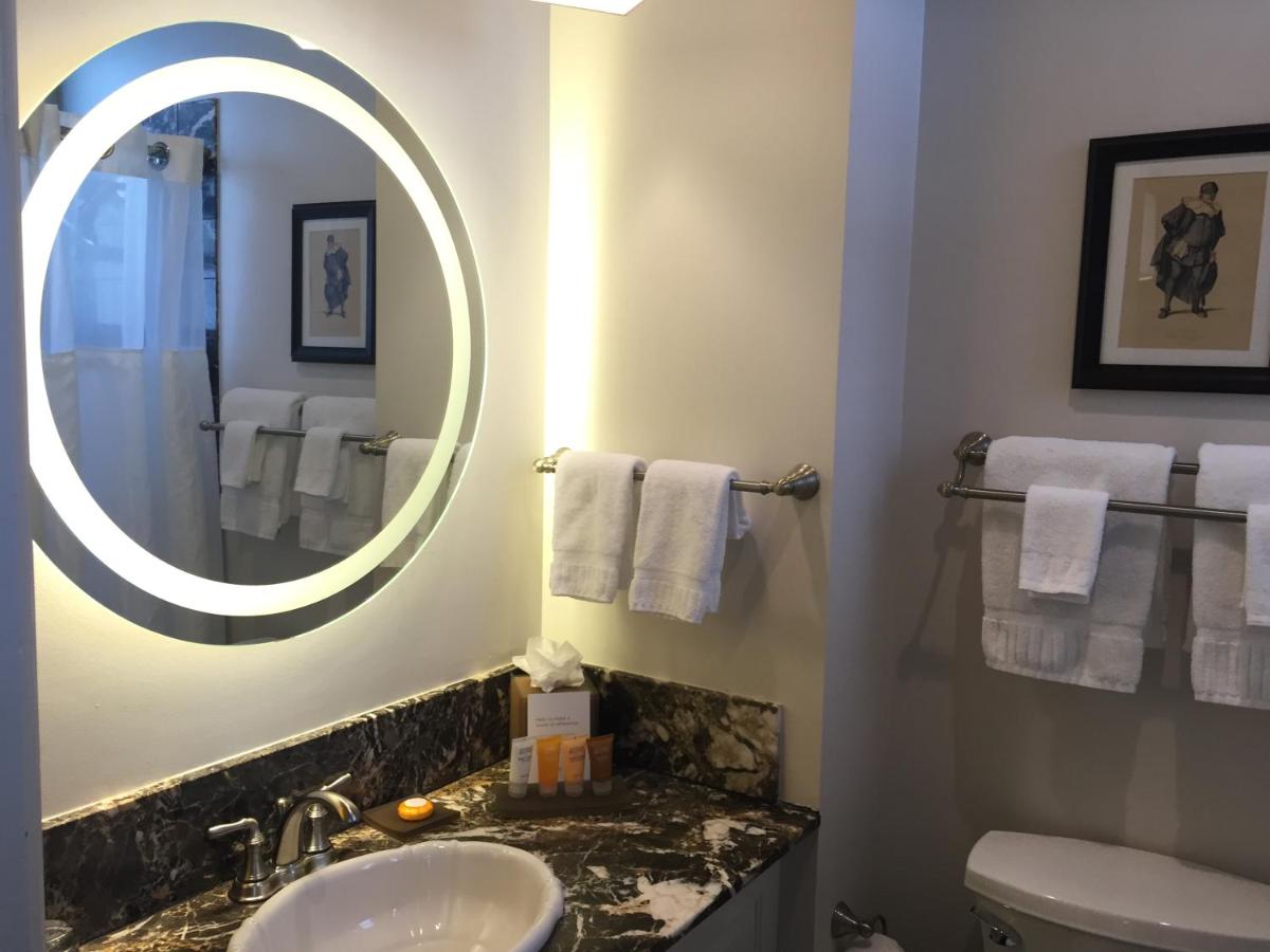 Corner Deluxe at Warwick San Francisco