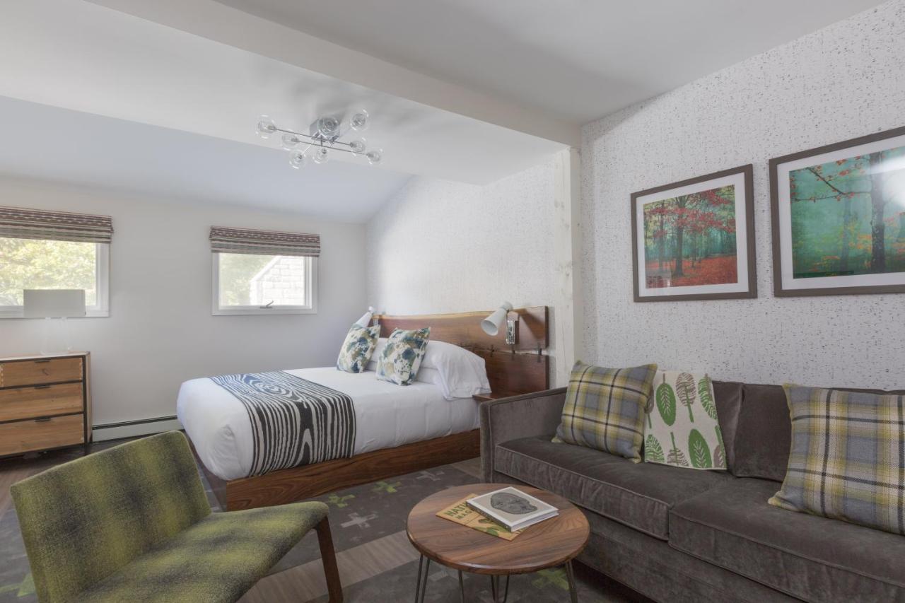 Deluxe King Room at Field Guide Lodge