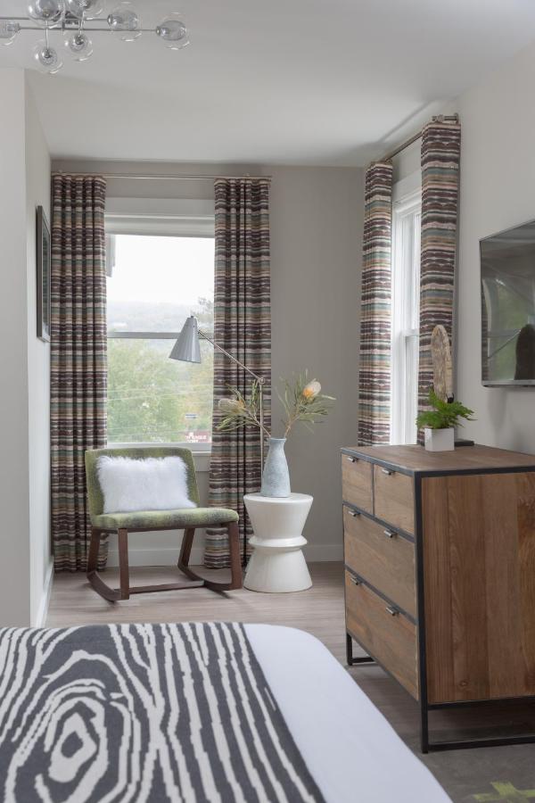 Deluxe Queen Room at Field Guide Lodge