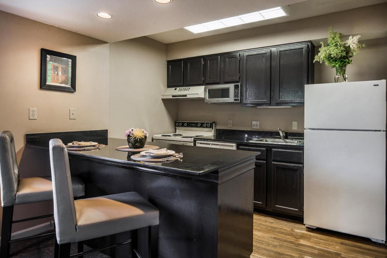 One-Bedroom Suite at Cloverleaf Suites Columbus - Dublin