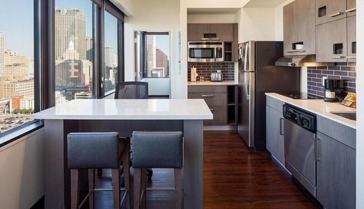 Ada 1Br King Shw at Hyatt House New Orleans/Downtown