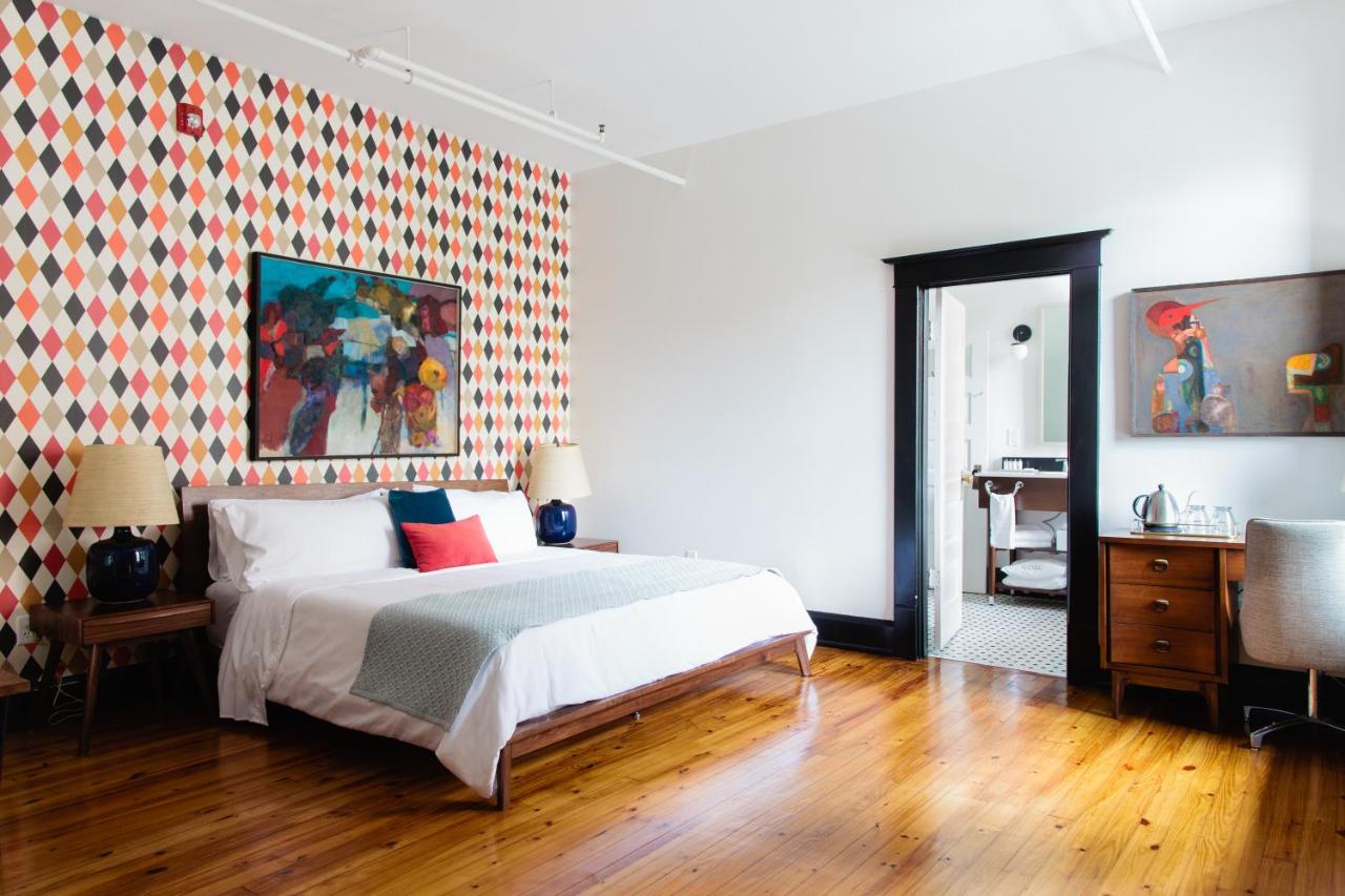 King Balcony Suite - The Argyle at The Dwell Hotel, a Member of Design Hotels