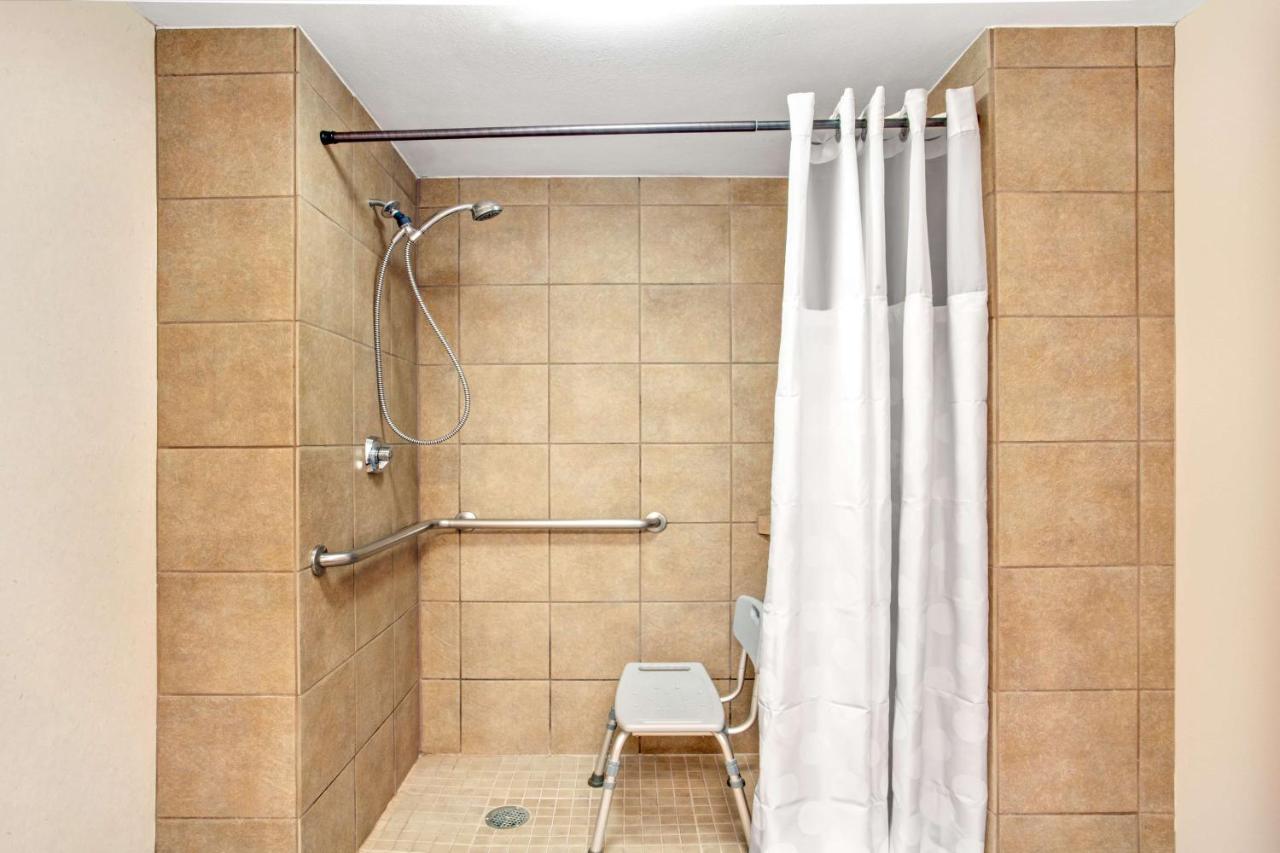 King Room - Disability Access/Non Smoking at Ramada by Wyndham Pigeon Forge North