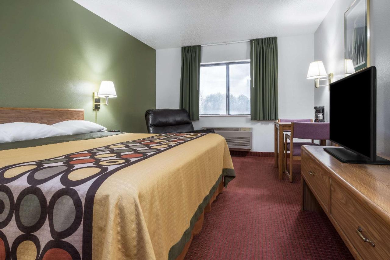 King Room - Non-Smoking at Super 8 by Wyndham Fond Du Lac