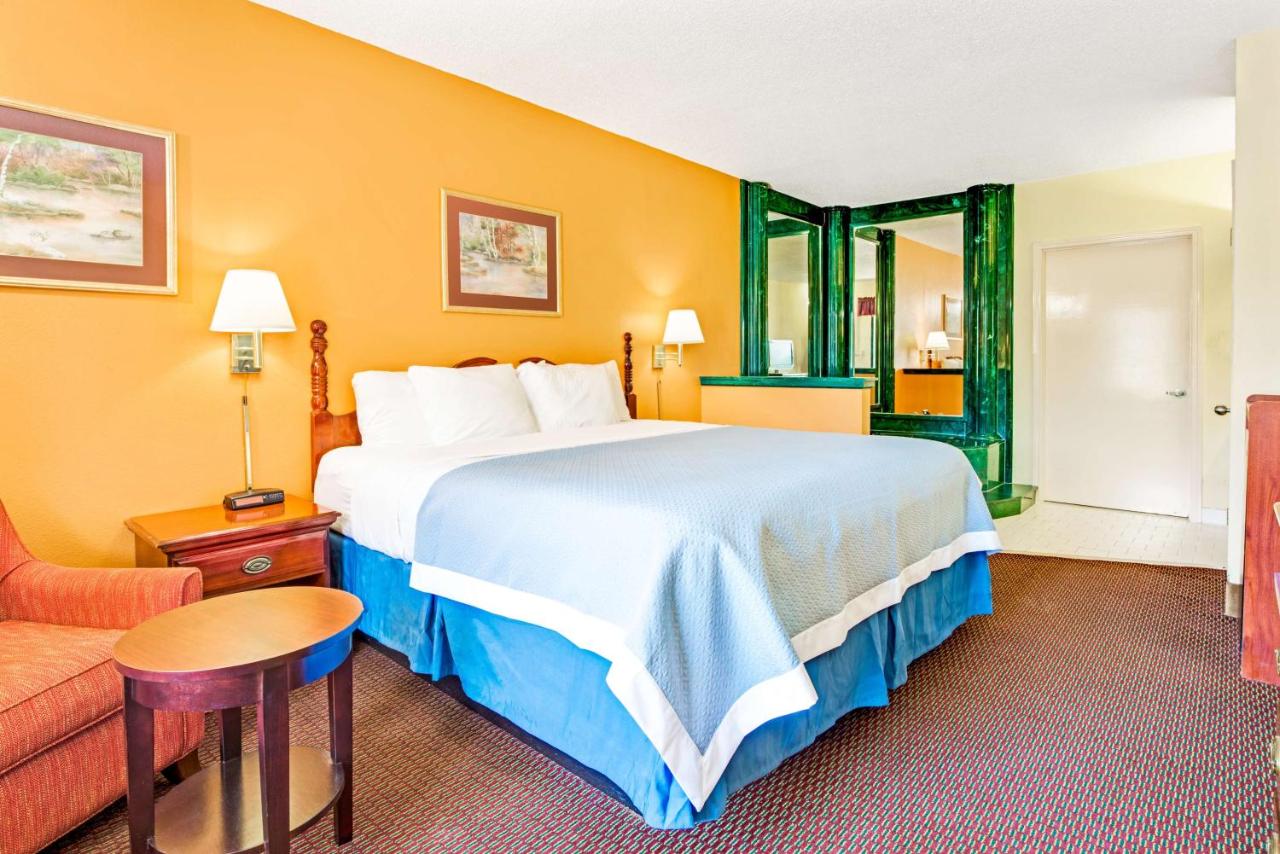 Standard King Room - Smoking at Days Inn by Wyndham Covington