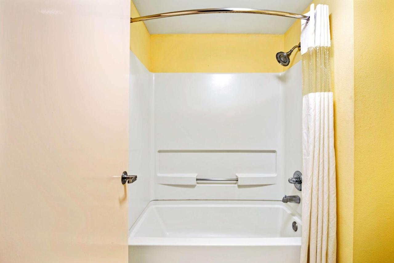 King Room - Non-Smoking at Days Inn by Wyndham Covington