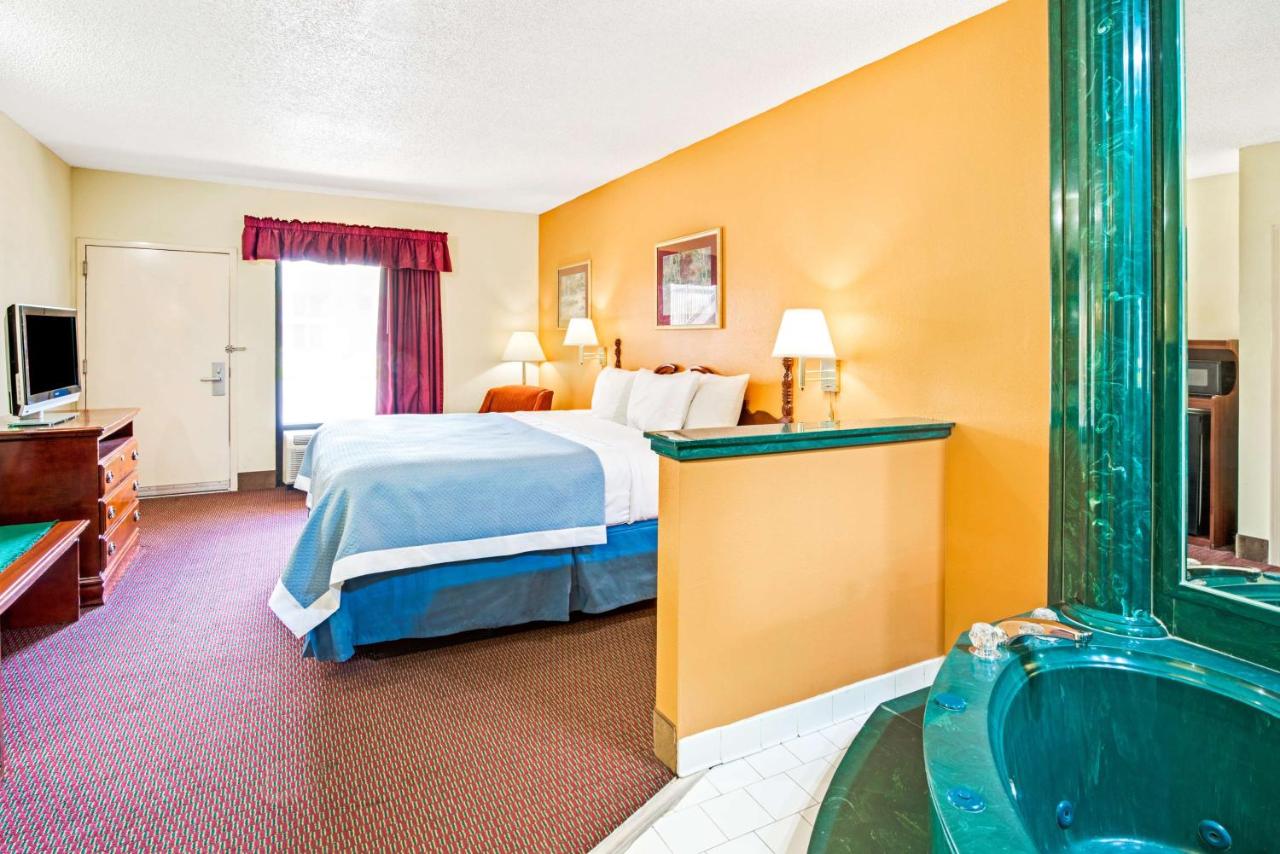 1 King Bed, Studio Suite, Non-Smoking at Days Inn by Wyndham Covington