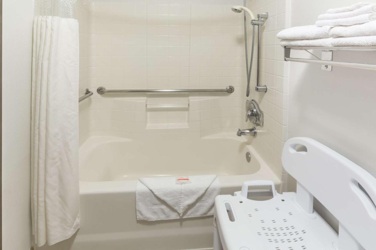 Queen Room - Disability Access/Non-Smoking at Travelodge Suites by Wyndham Newberg