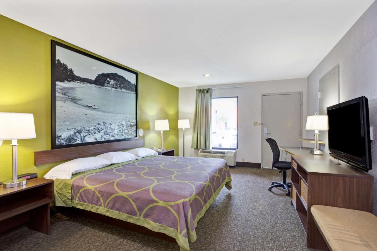 King Room - Non-Smoking at Super 8 by Wyndham Gainesville
