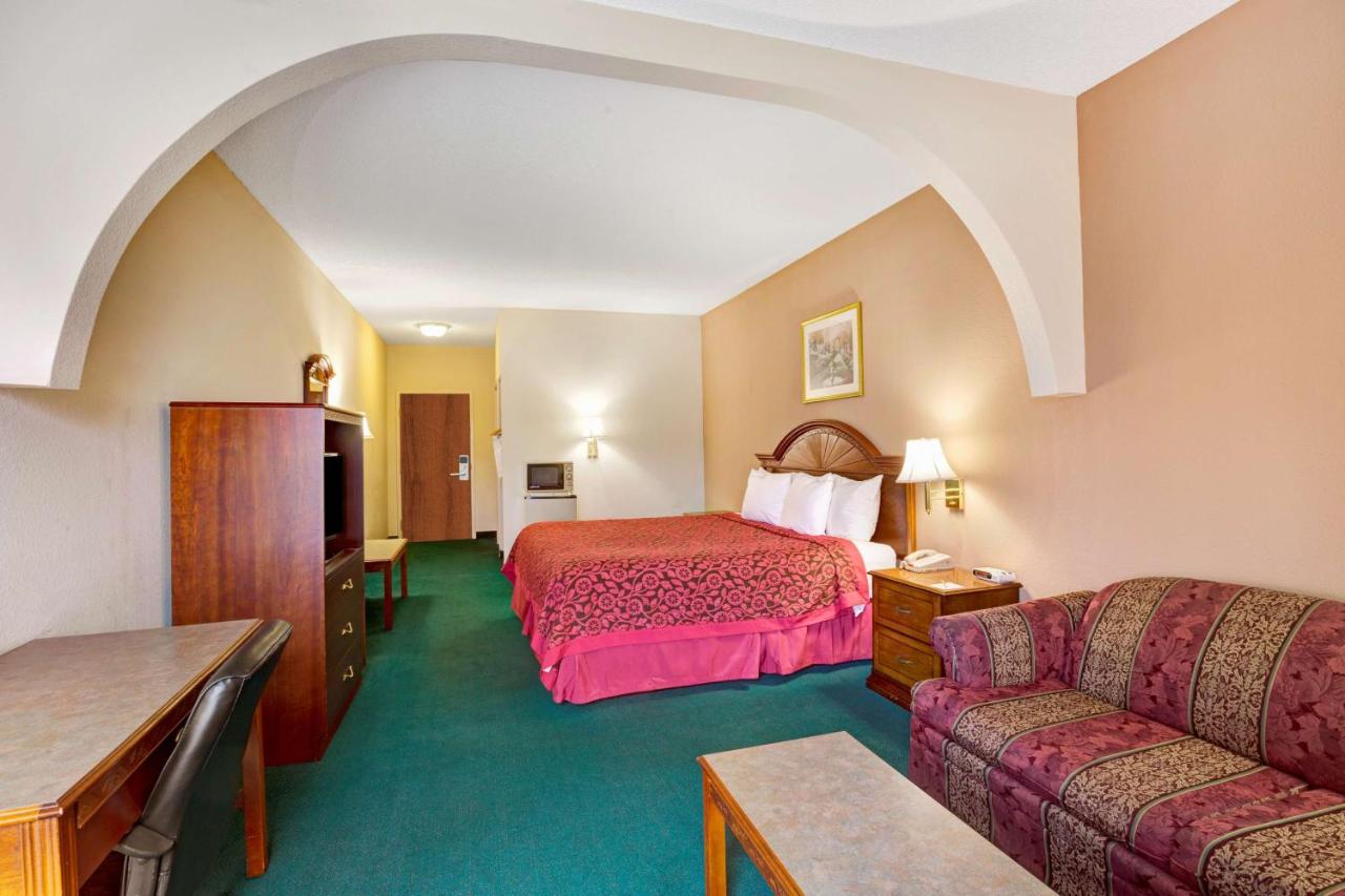 King Studio Suite - Mobility Access/Non-Smoking at Days Inn & Suites by Wyndham Louisville SW