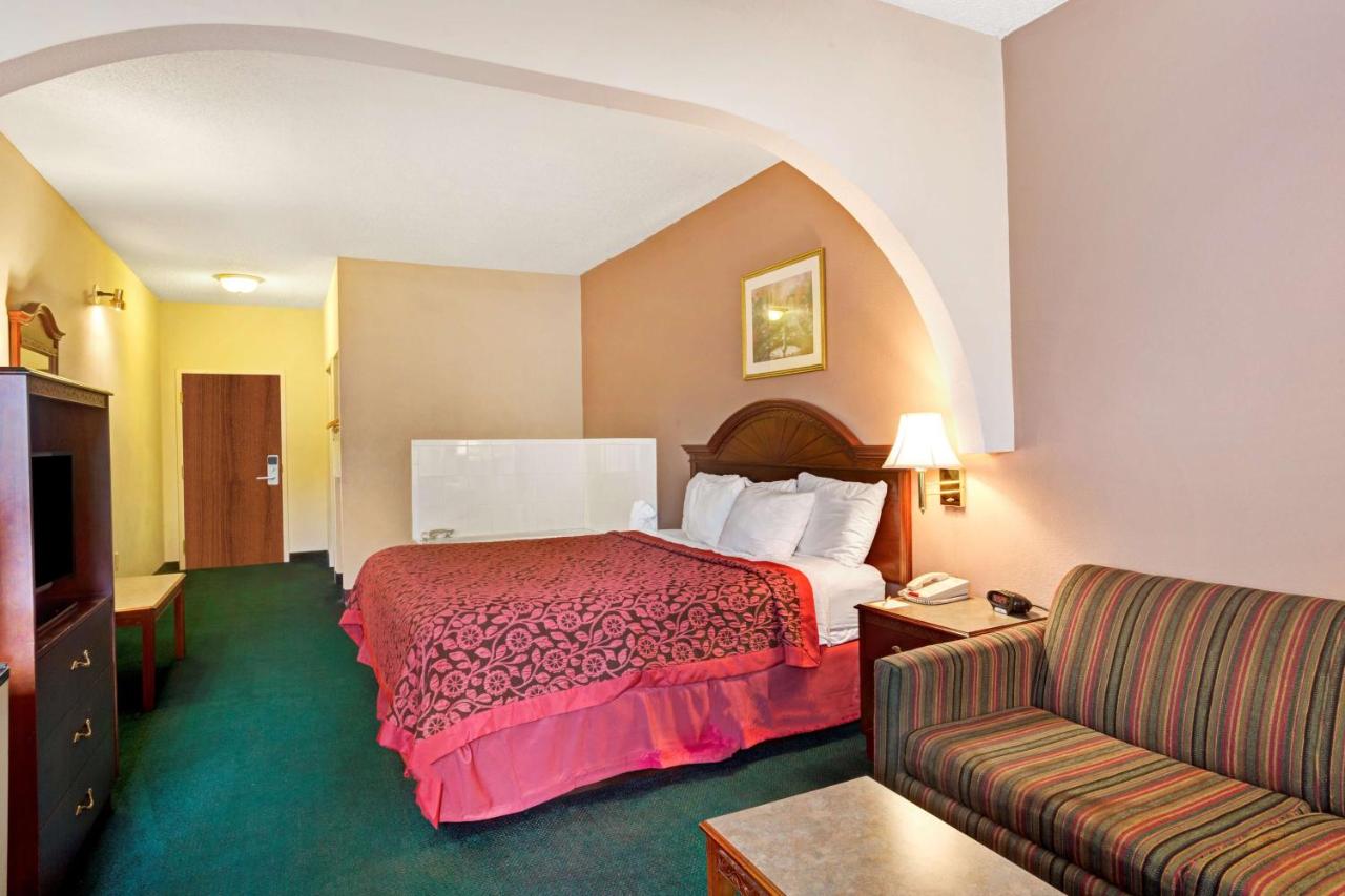 King Studio Suite - Non-Smoking at Days Inn & Suites by Wyndham Louisville SW